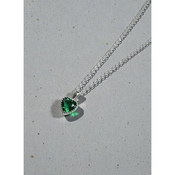 Elegant Green Heart Pendant Necklace – Silver Tone – Adjustable 16” + 2” - Picture 2 of 8